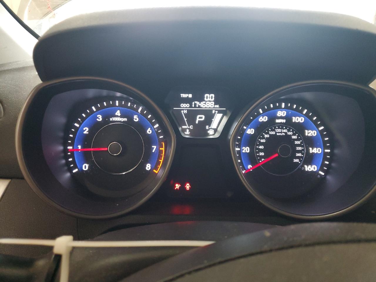 2012 Hyundai Elantra - Image 9