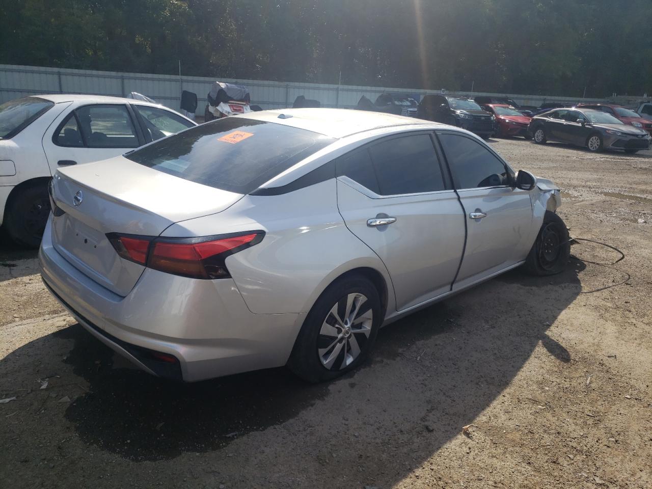 2020 Nissan Altima - Image 3