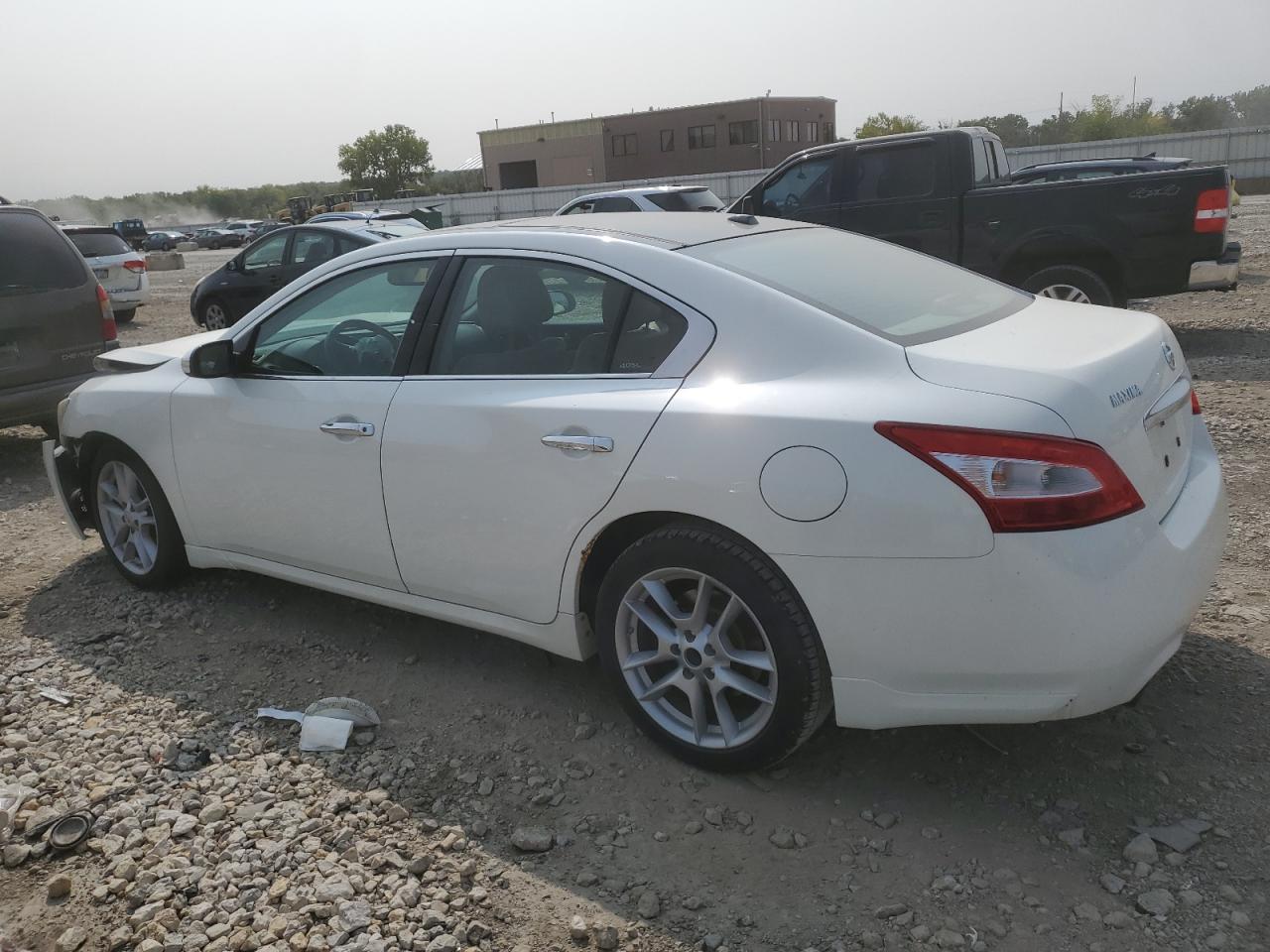 2010 Nissan Maxima - Image 2