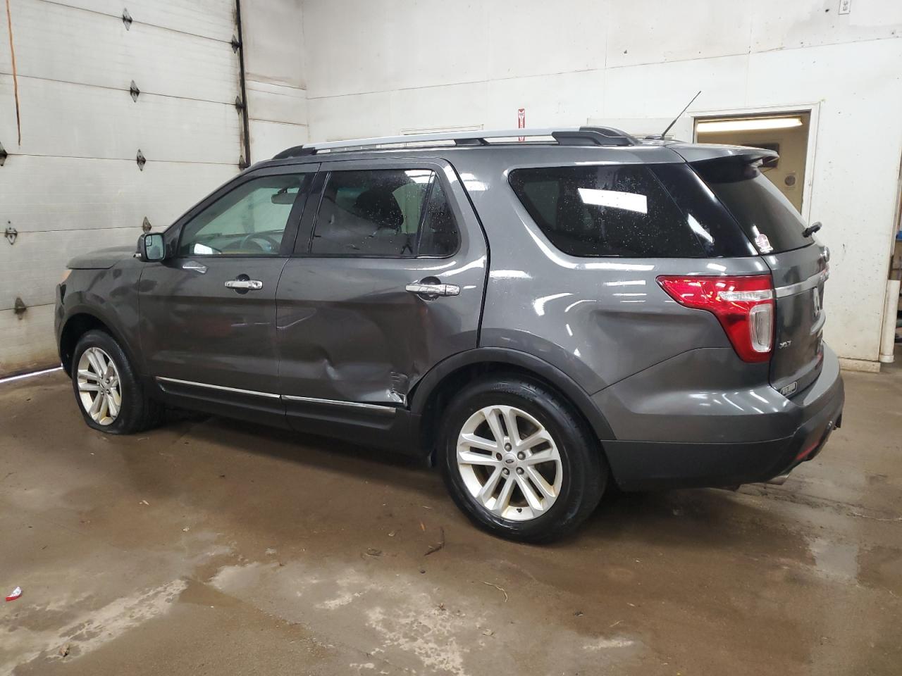 2015 Ford Explorer - Image 2