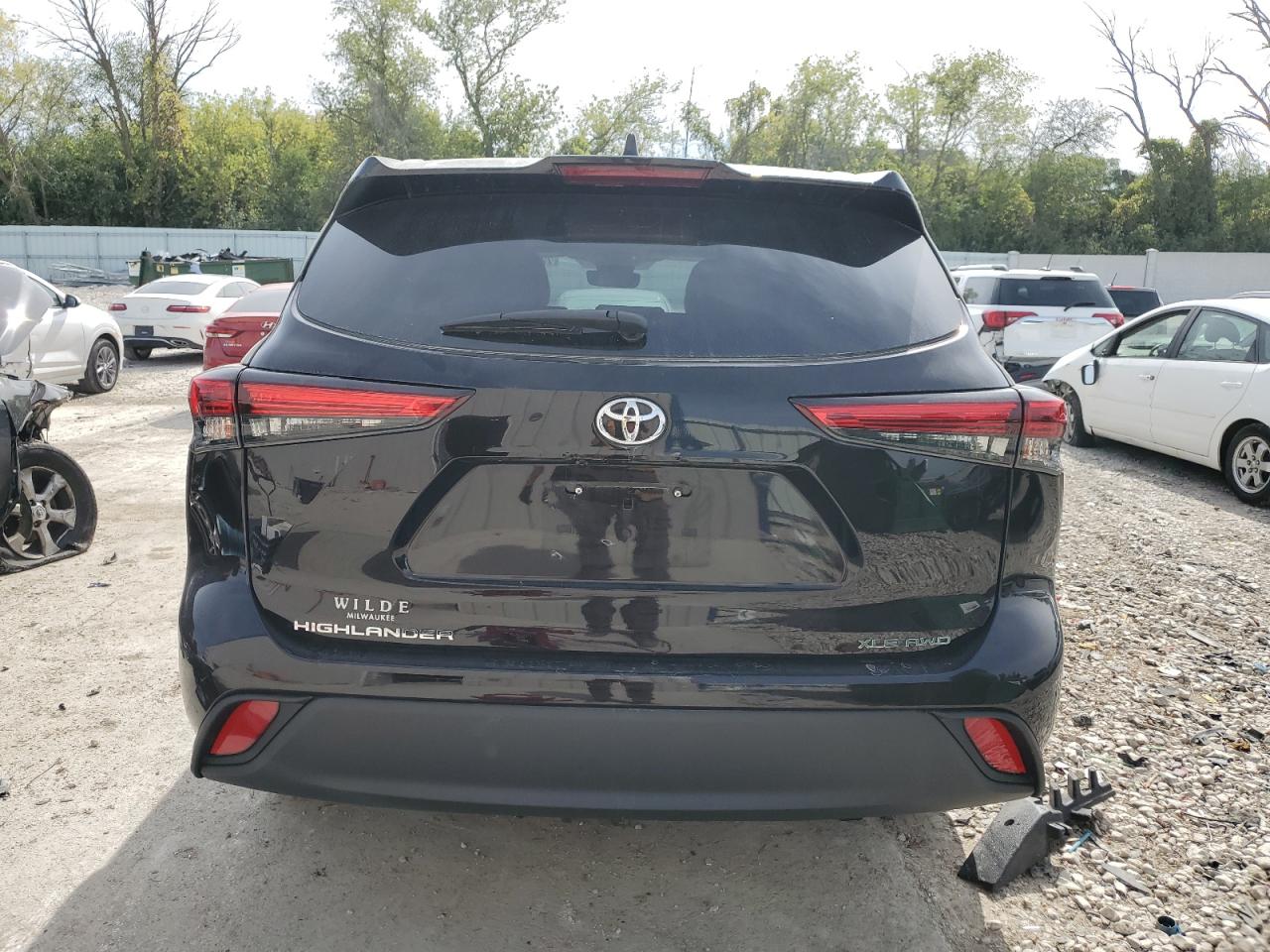 5TDGZRBHXMS074492 2021 Toyota Highlander Xle