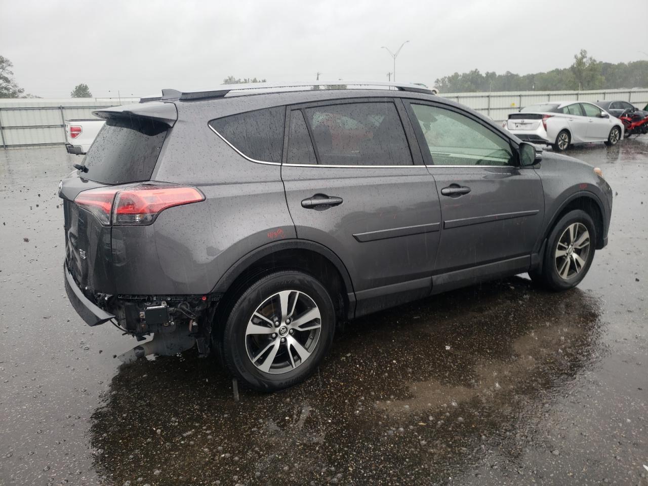 VIN JTMRFREV7JJ726920 2018 TOYOTA RAV4 no.3