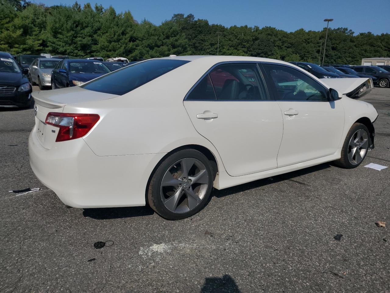 VIN 4T1BF1FK0EU414686 2014 TOYOTA CAMRY no.3