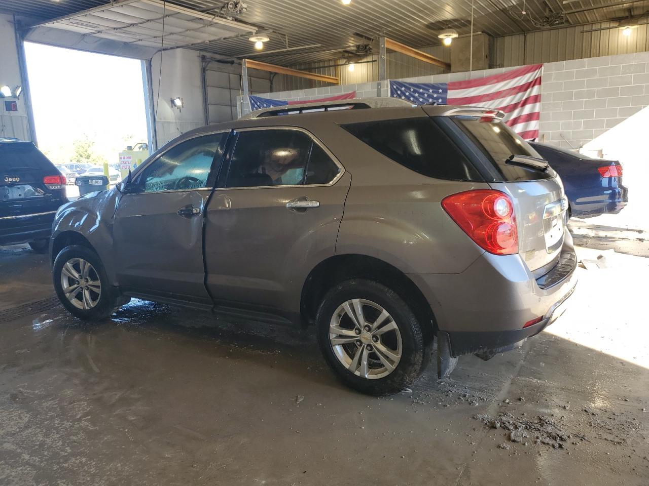 2010 Chevrolet Equinox - Image 2