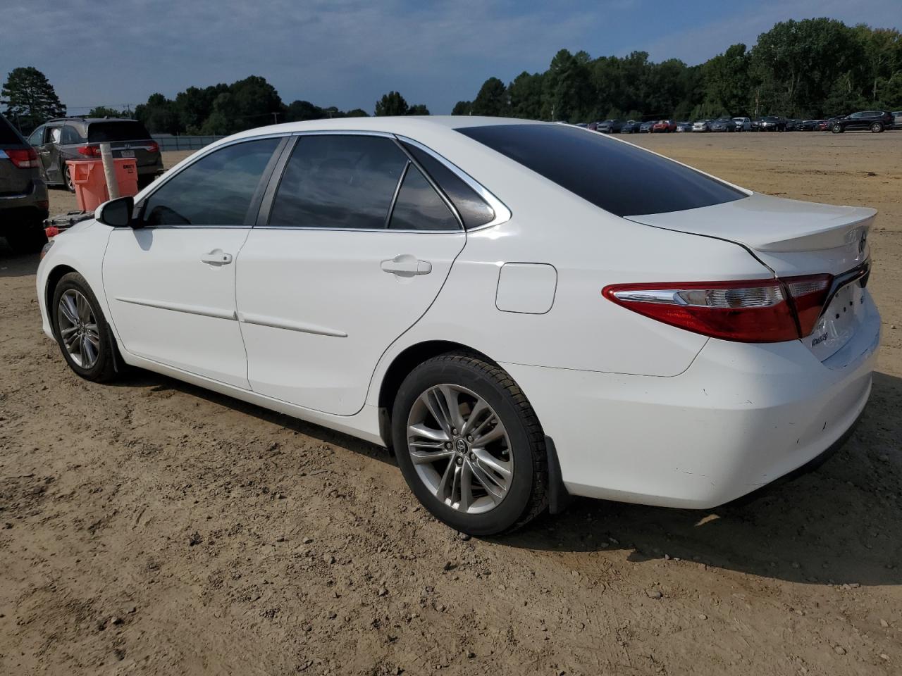 4T1BF1FK4GU125703 2016 TOYOTA CAMRY - Image 2