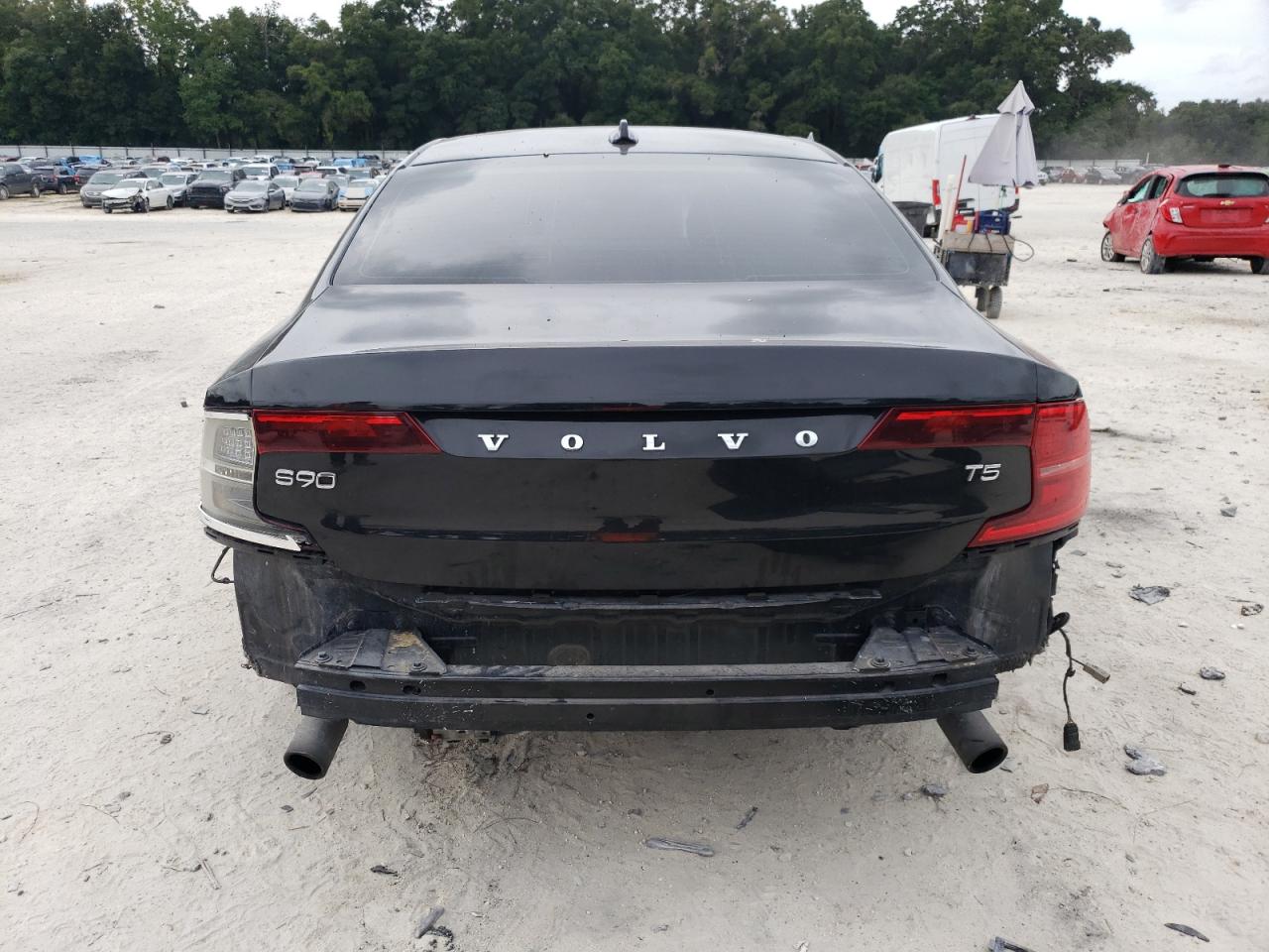 LVY982AK8JP029209 2018 Volvo S90 T5 Momentum