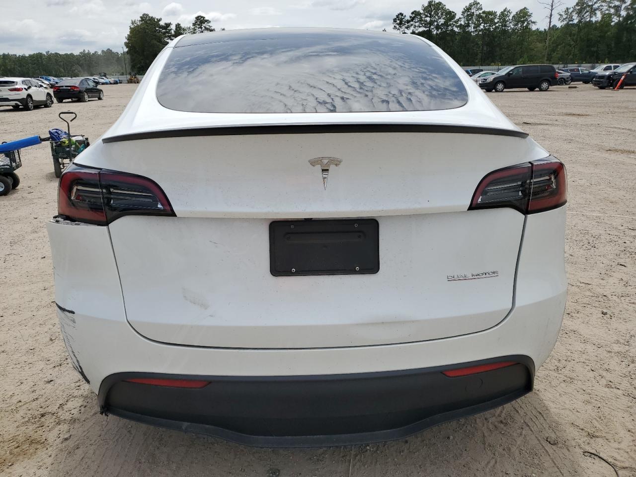 7SAYGDEF7PF702074 2023 Tesla Model Y