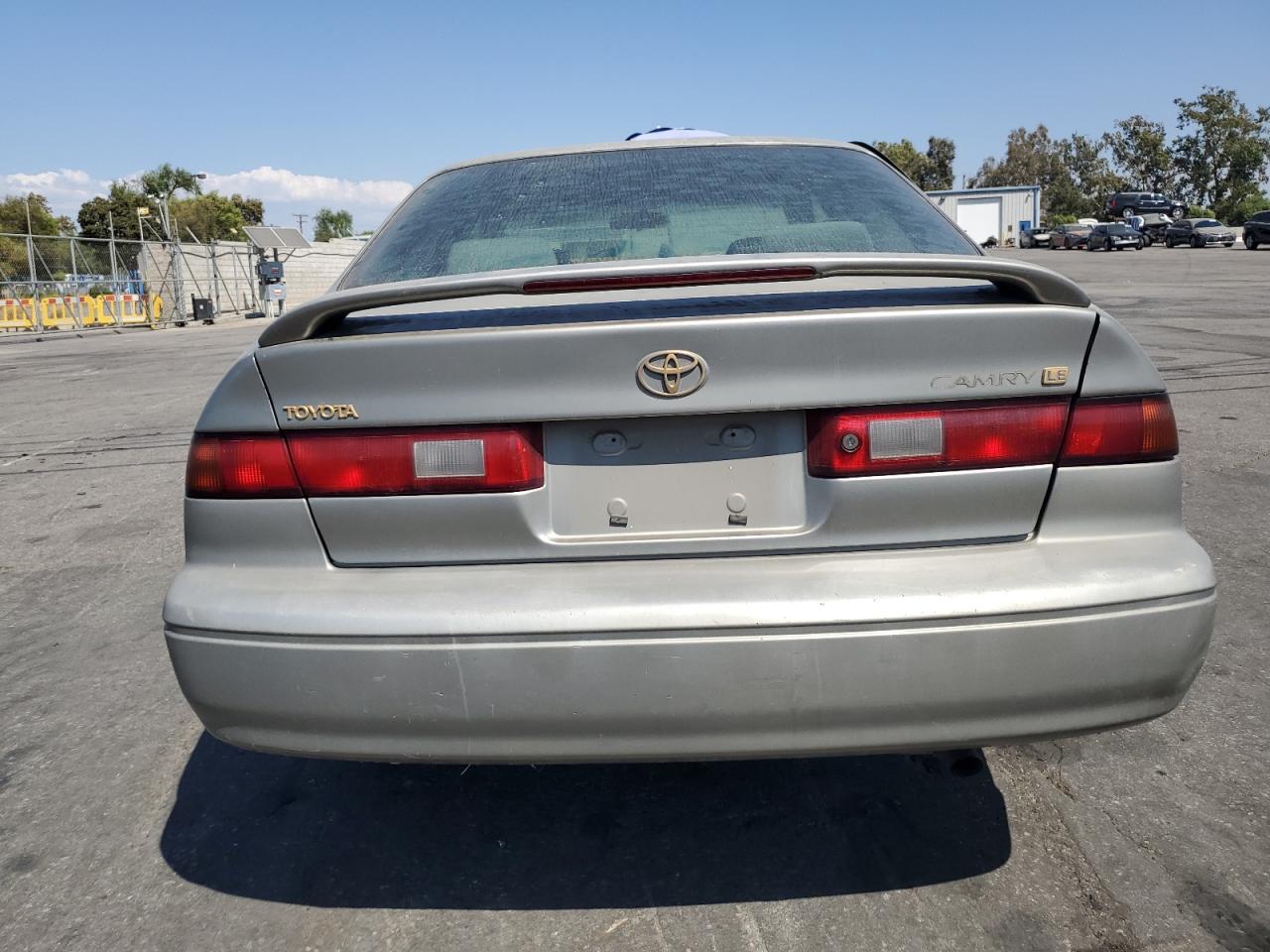 1997 Toyota Camry Le VIN: JT2BG22K8V0044648 Lot: 70239774