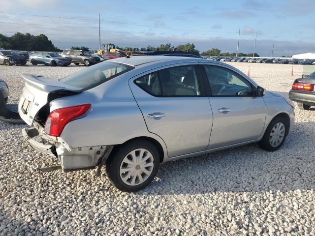  NISSAN VERSA 2015 Серебристый