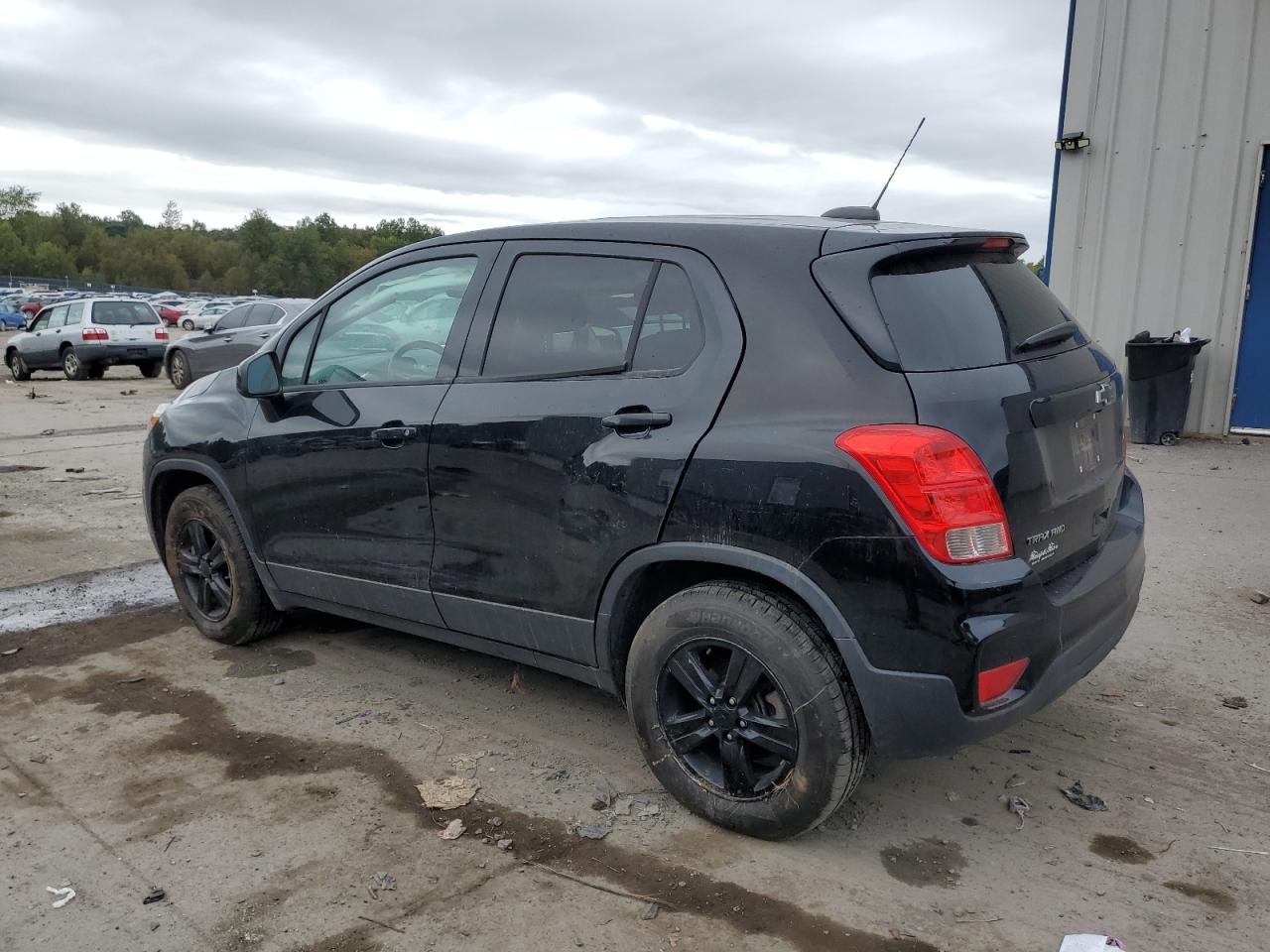 3GNCJNSB8KL217105 2019 CHEVROLET TRAX - Image 2