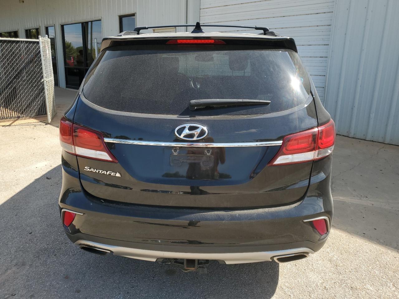 KM8SN4HF4HU181324 2017 Hyundai Santa Fe Se