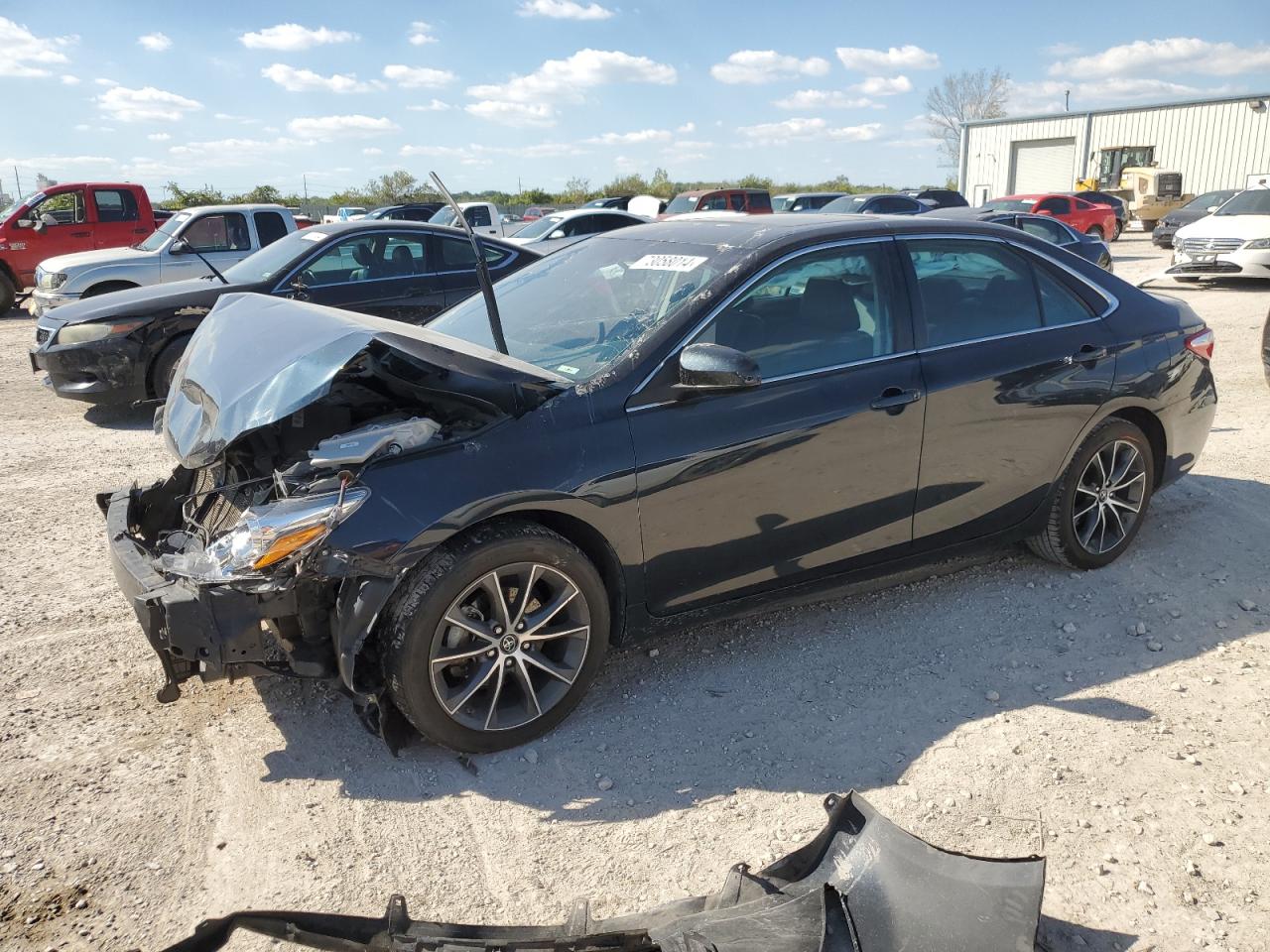 4T1BF1FK3HU366671 2017 TOYOTA CAMRY - Image 1