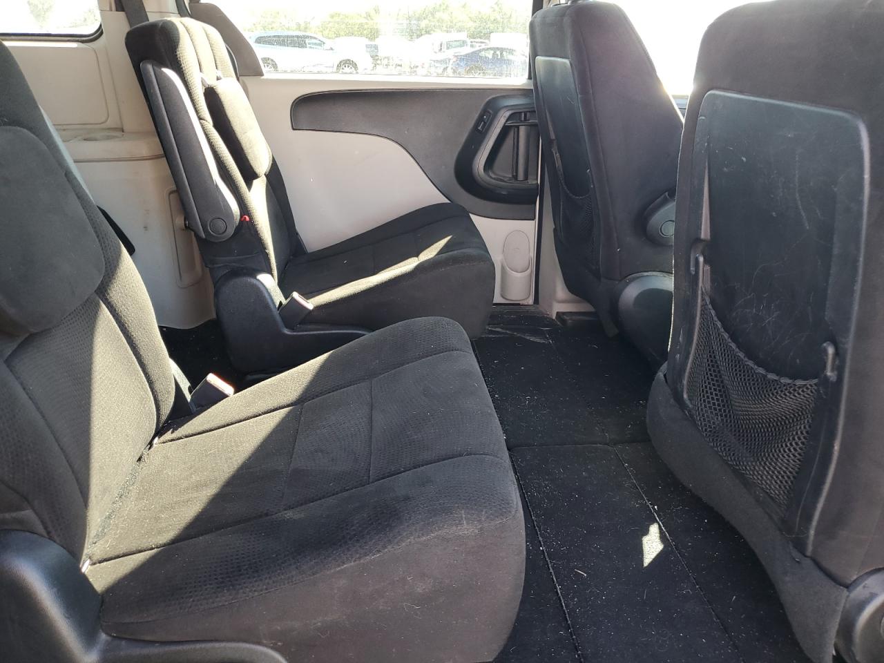 2012 Dodge Caravan - Image 11
