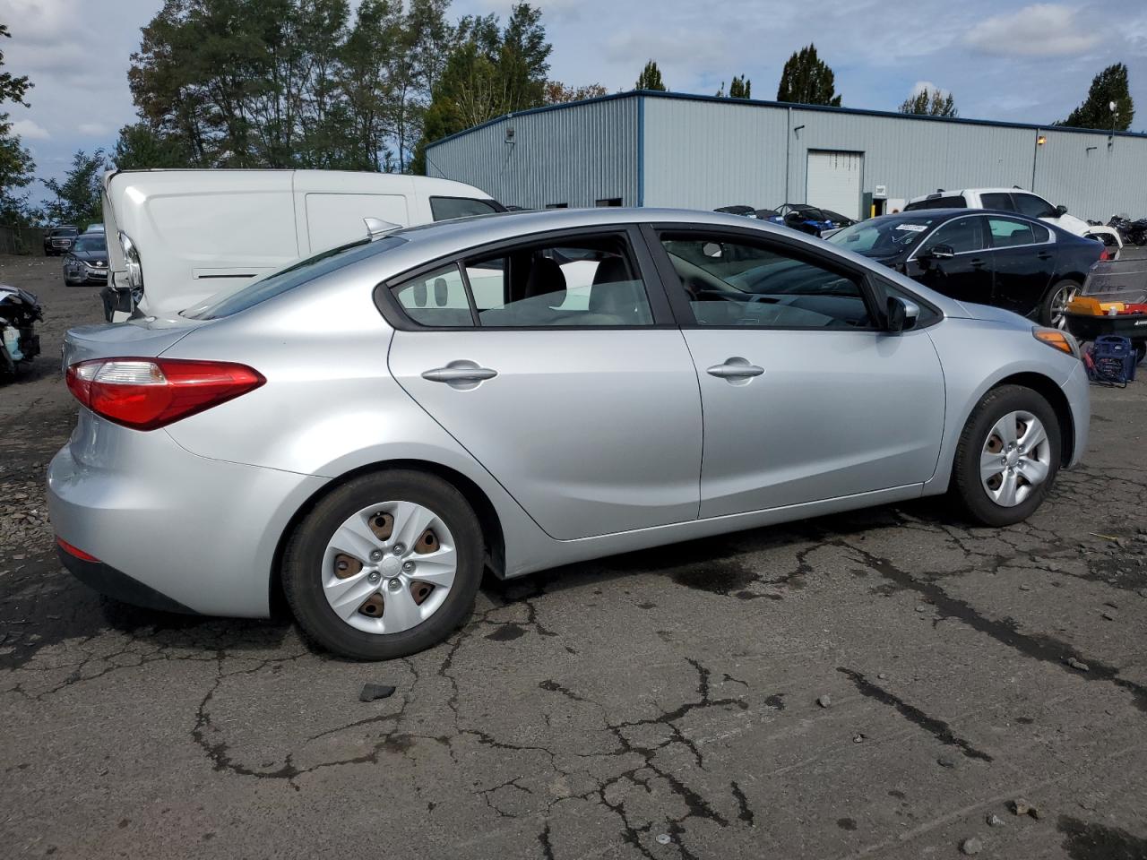 VIN KNAFK4A60G5510857 2016 KIA FORTE no.3