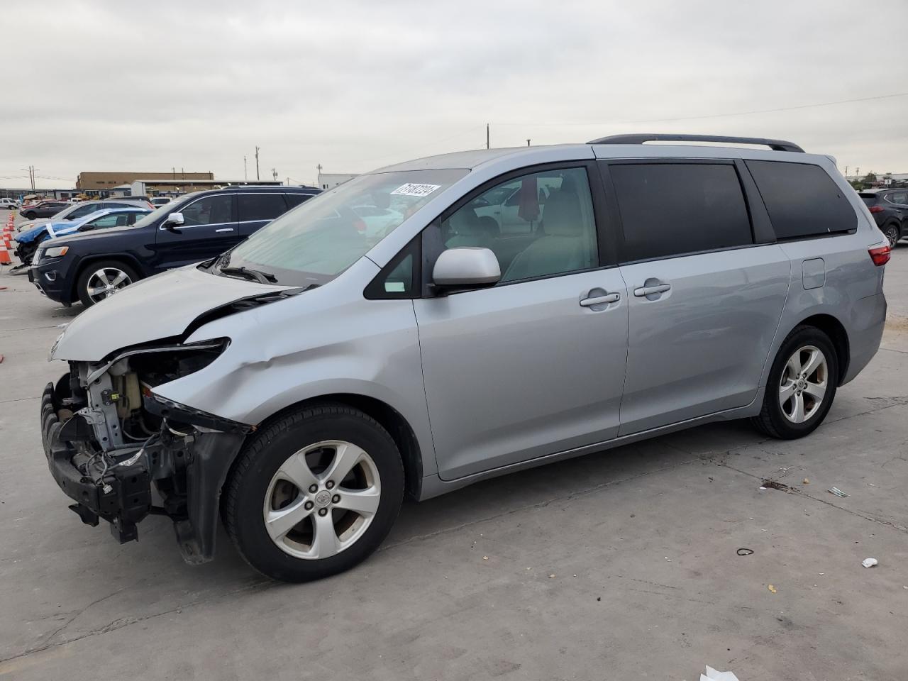 5TDKK3DCXGS733592 2016 TOYOTA SIENNA - Image 1