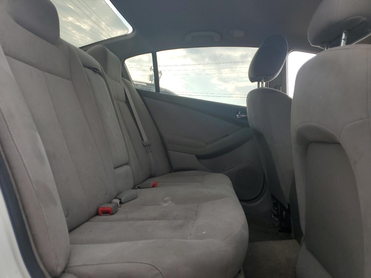2010 Nissan Altima - Image 10