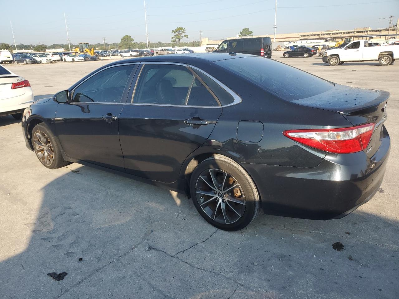 4T1BF1FKXFU482060 2015 TOYOTA CAMRY - Image 2