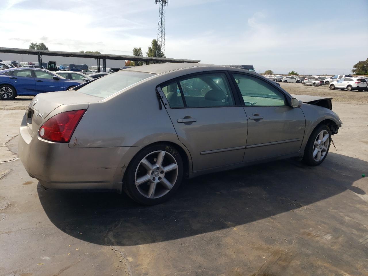 2004 Nissan Maxima - Image 3