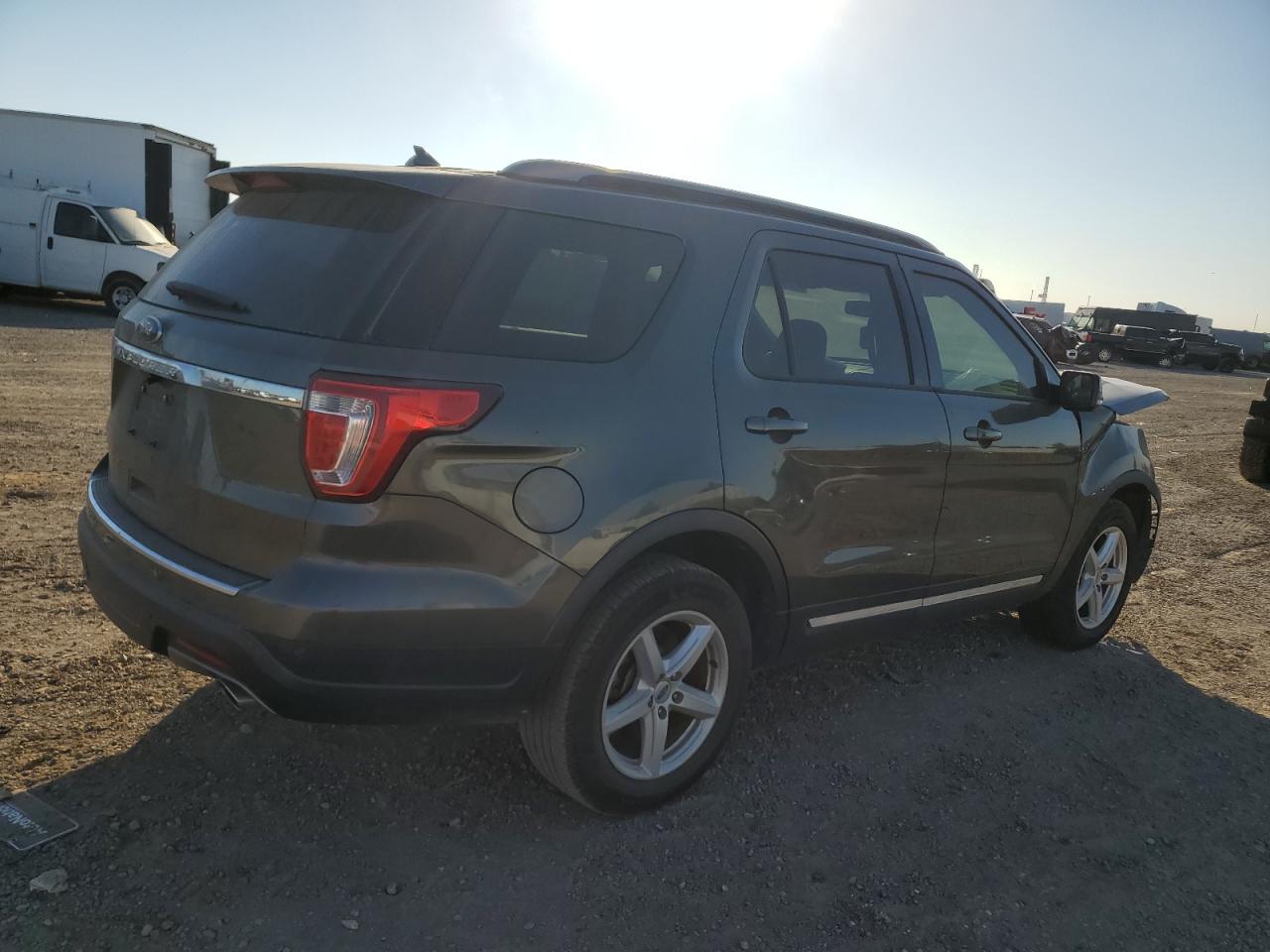 1FM5K7D81JGC69105 2018 Ford Explorer Xlt