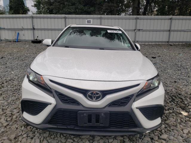  TOYOTA CAMRY 2021 Biały