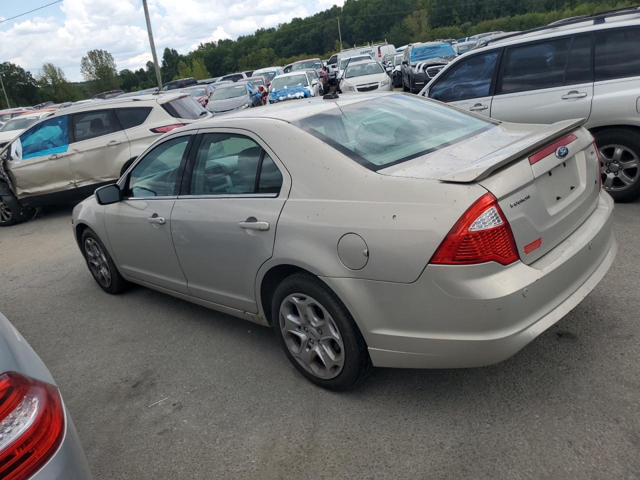 2010 Ford Fusion - Image 2