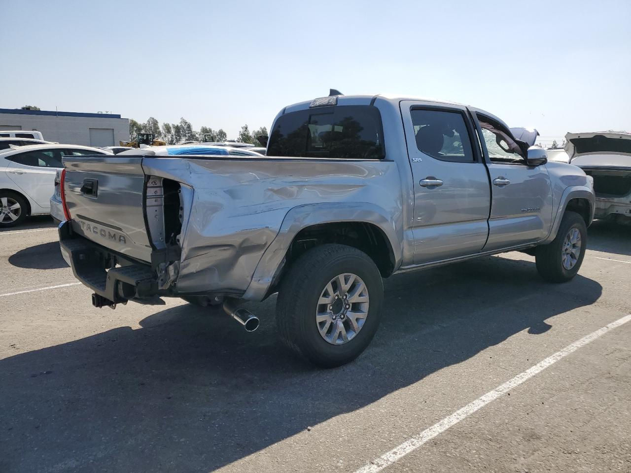 2018 Toyota Tacoma - Image 3
