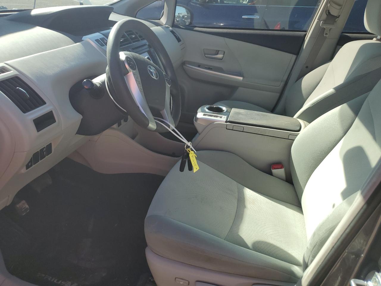 JTDZN3EU3D3242906 2013 Toyota Prius V