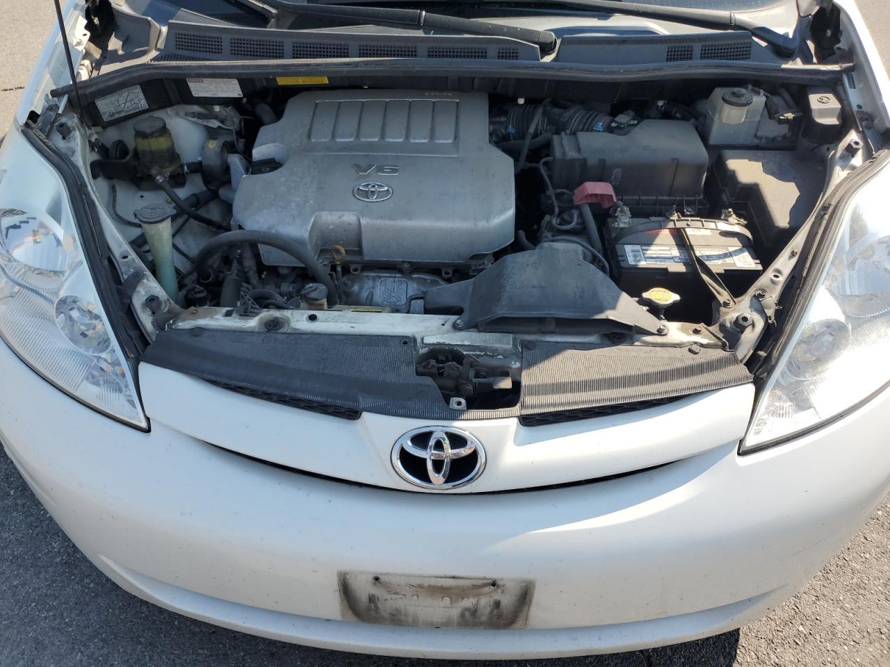 5TDYK4CC8AS330669 2010 Toyota Sienna Xle