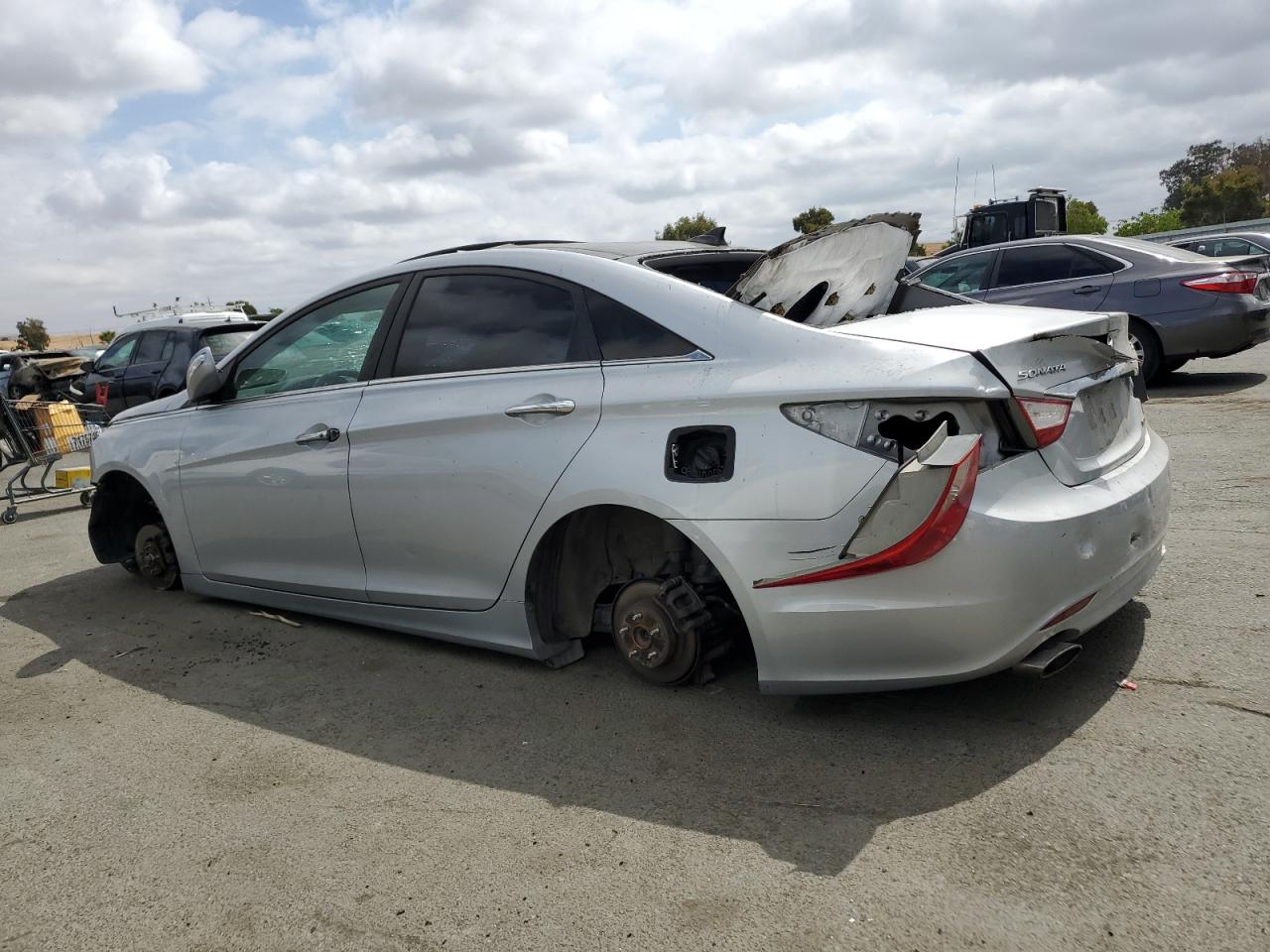 2013 Hyundai Sonata - Image 2