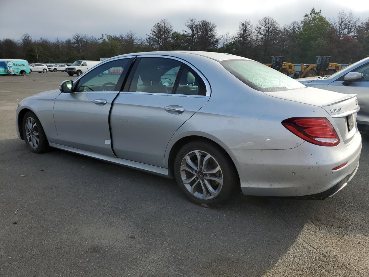 WDDZF4JB3KA617828 2019 MERCEDES-BENZ E CLASS - Image 2