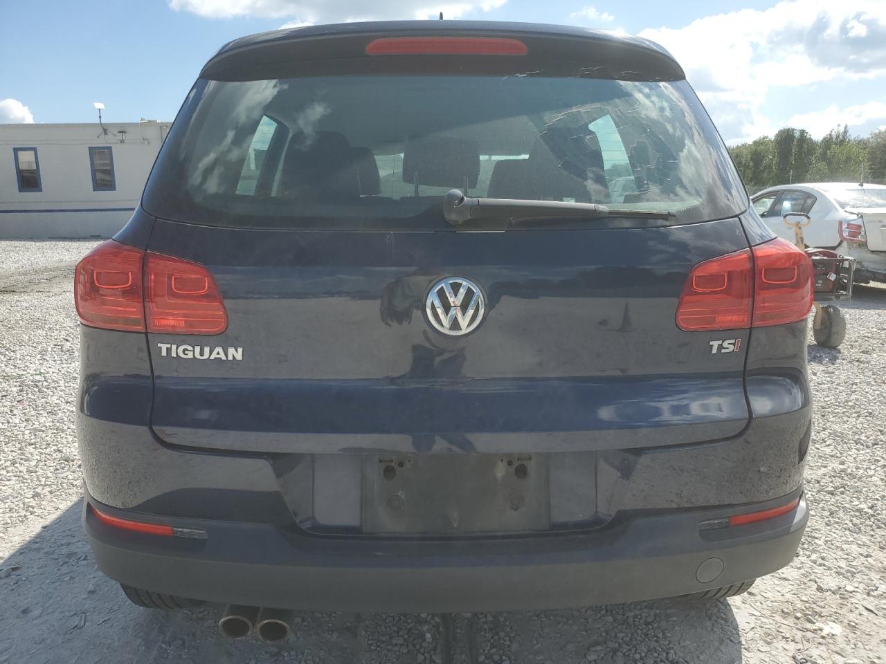 WVGAV7AX7GW572387 2016 Volkswagen Tiguan S