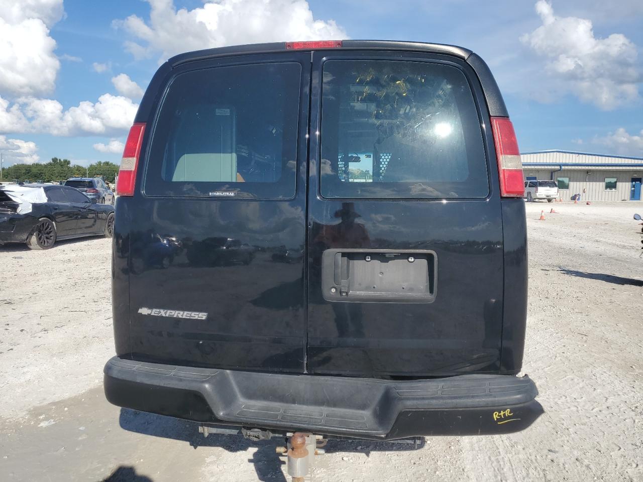 1GCWGAFL1G1179392 2016 Chevrolet Express G2500