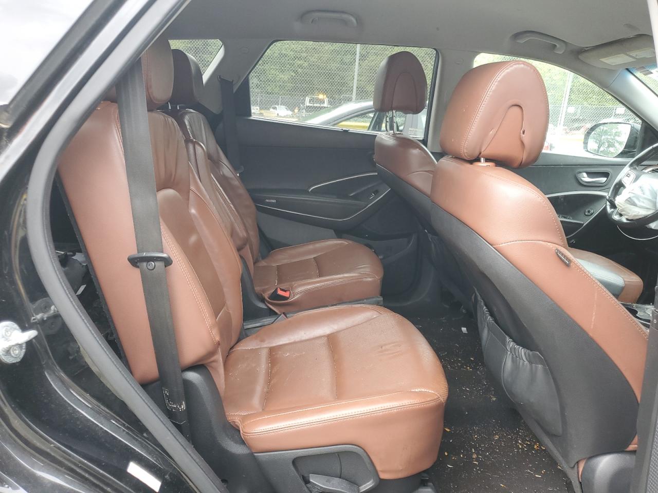 2015 Hyundai Santa Fe - Image 11
