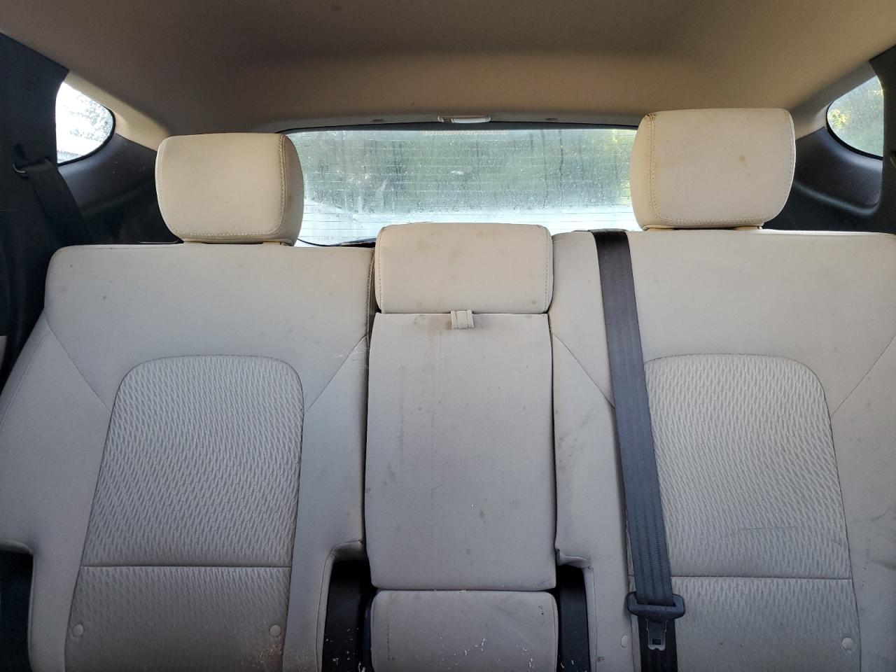 2017 Hyundai Santa Fe - Image 10