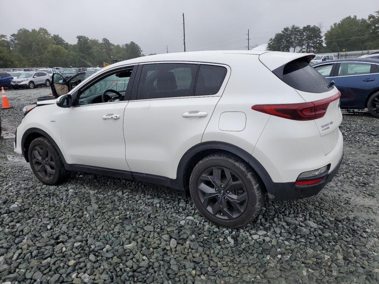 KNDPMCAC1N7959001 2022 KIA SPORTAGE - Image 2