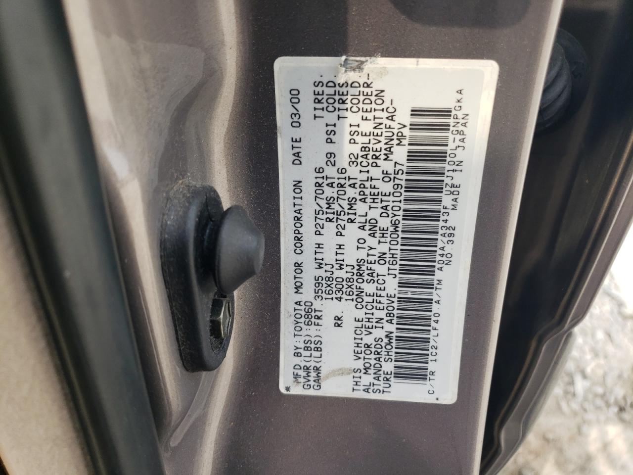 2000 Lexus LX - Image 13