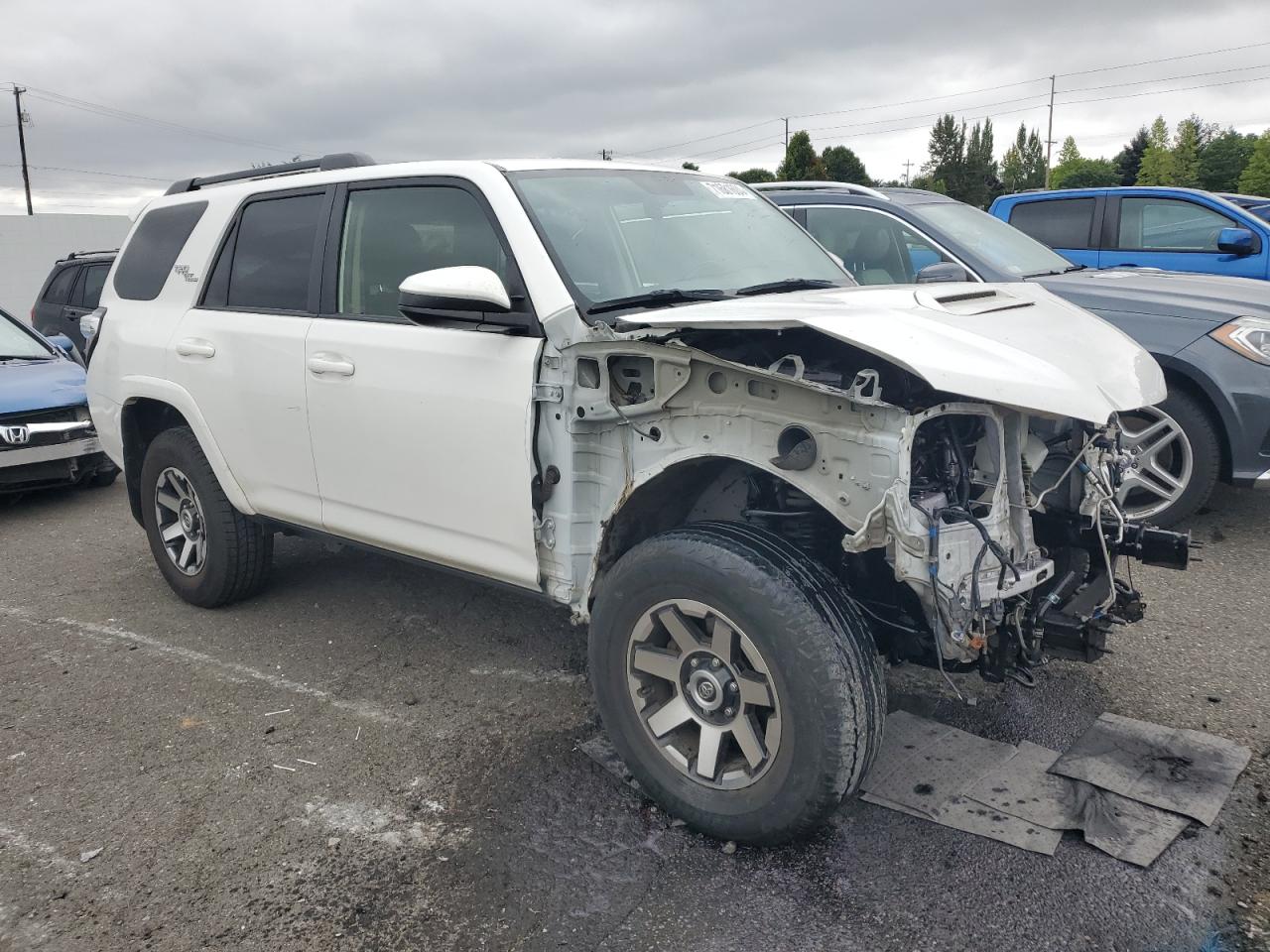 VIN JTEBU5JR2K5669167 2019 TOYOTA 4RUNNER no.4