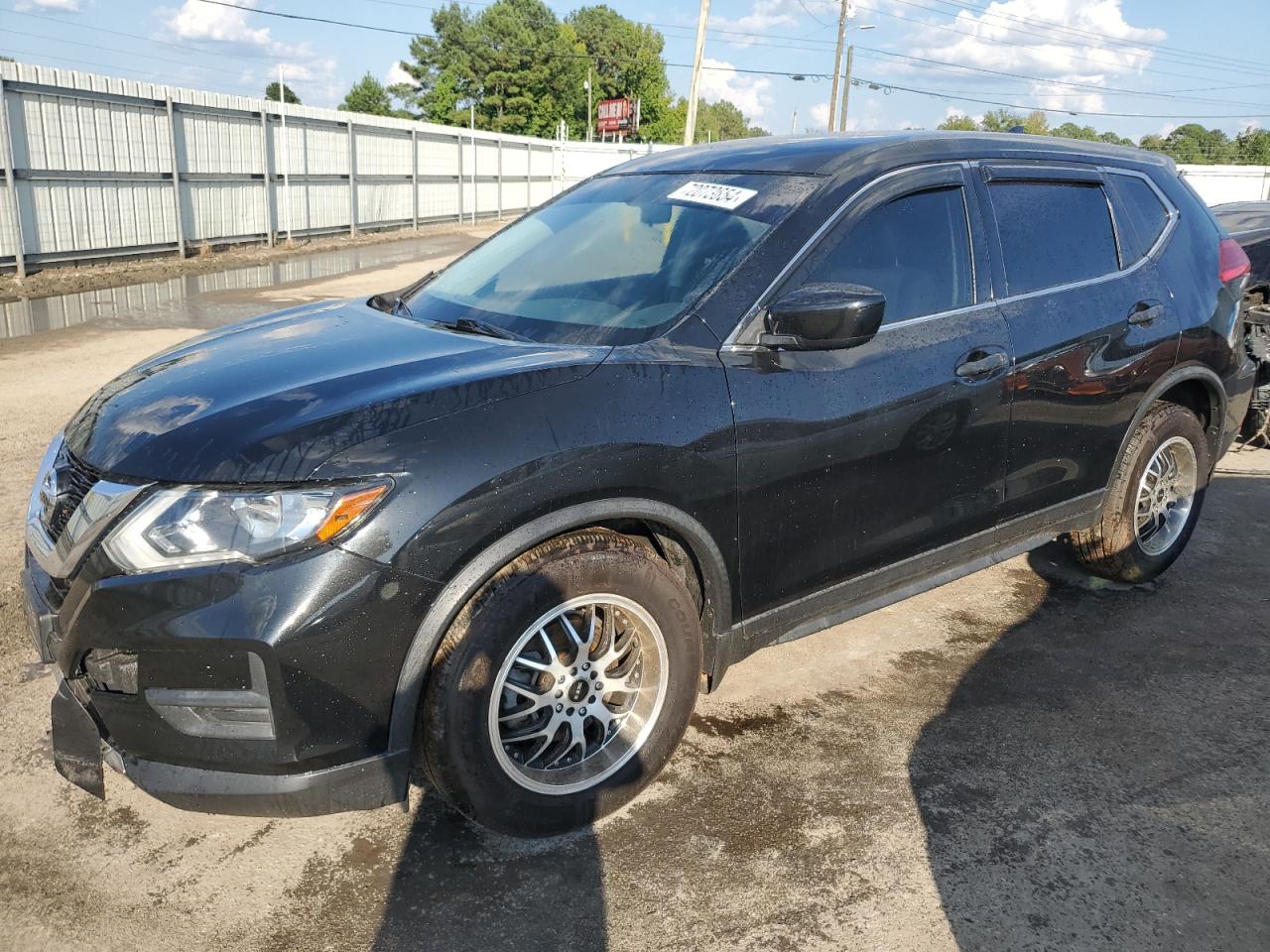 JN8AT2MT2HW148885 2017 NISSAN ROGUE - Image 1