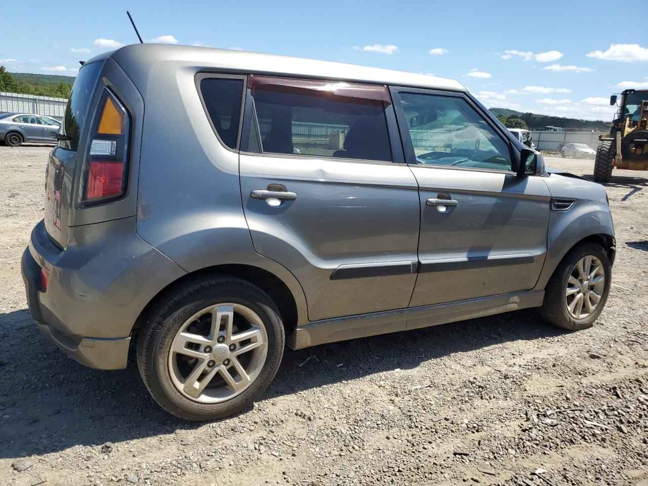 2011 Kia Soul + VIN: KNDJT2A28B7199199 Lot: 70187694