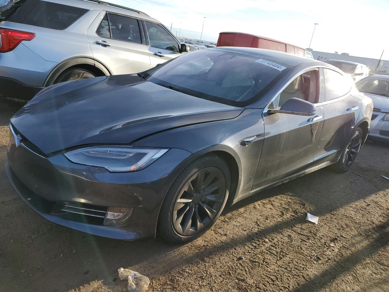 VIN 5YJSA1E25JF263318 2018 TESLA MODEL S no.1