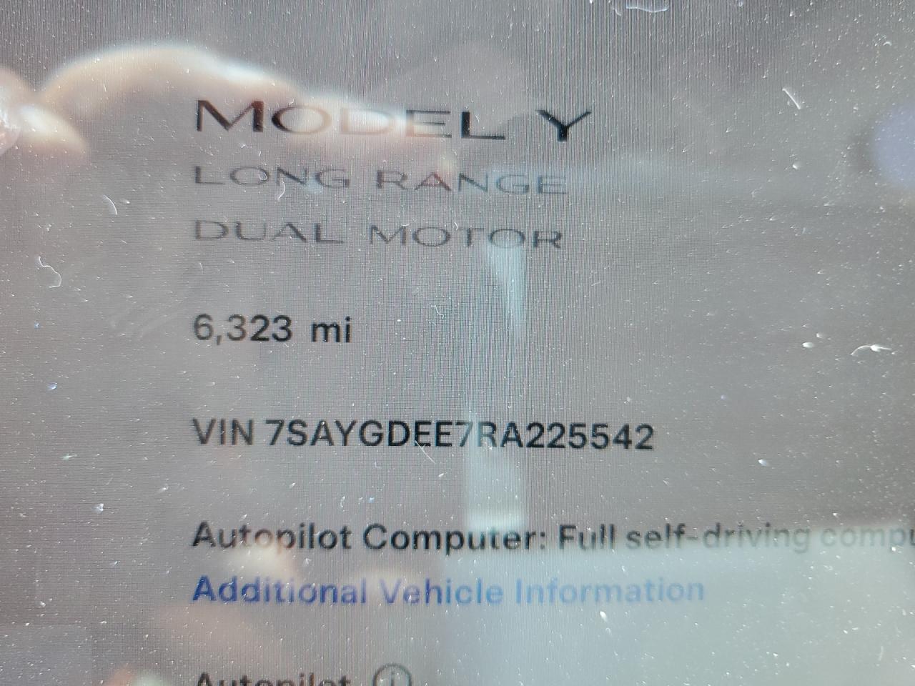 7SAYGDEE7RA225542 2024 Tesla Model Y