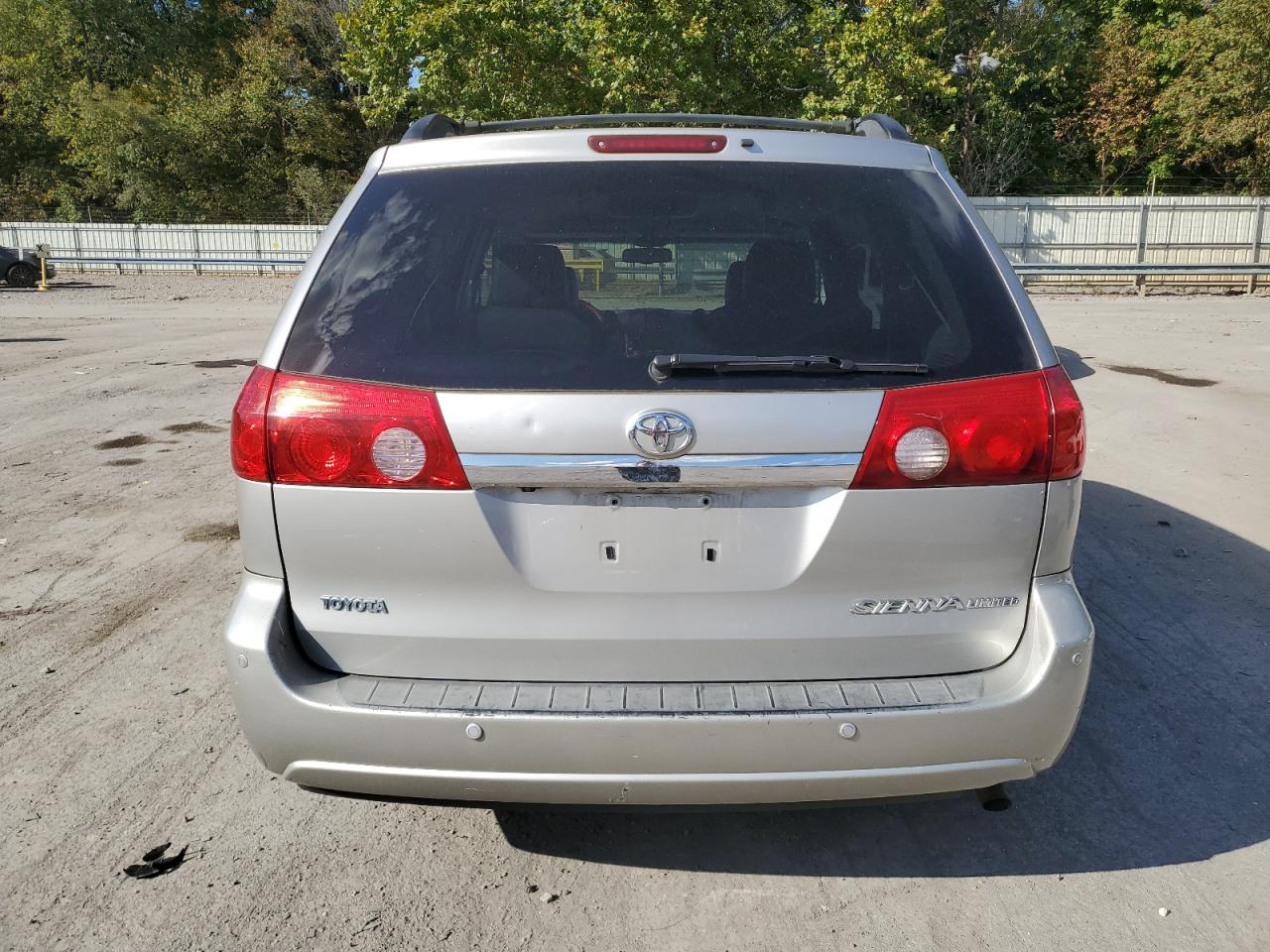 5TDZK22C18S183213 2008 Toyota Sienna Xle