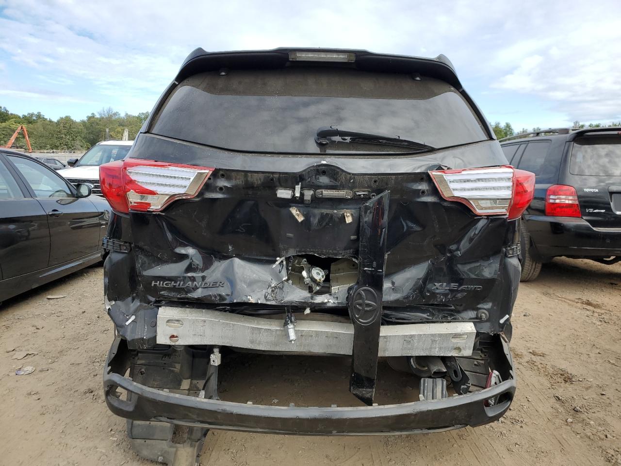 5TDJKRFH6GS272415 2016 Toyota Highlander Xle