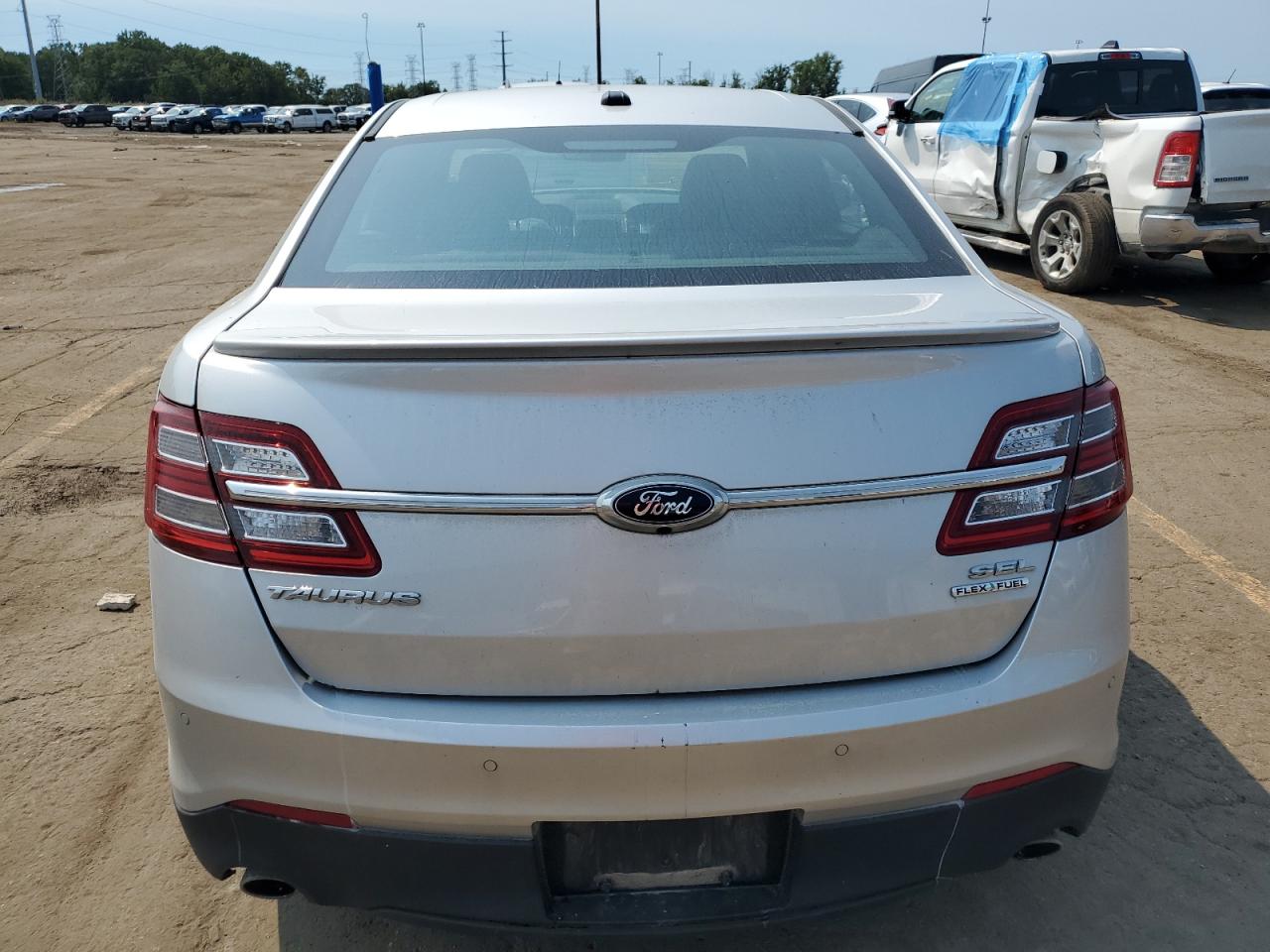 1FAHP2E80FG158885 2015 Ford Taurus Sel