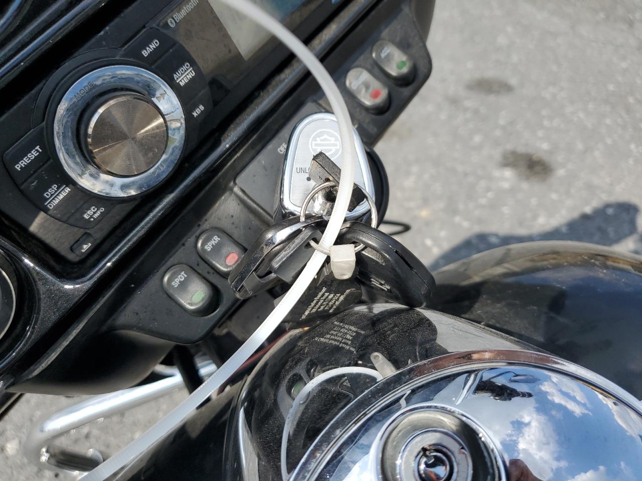 2009 Harley-Davidson Flhtcu VIN: 1HD1FC4129Y675739 Lot: 72612884