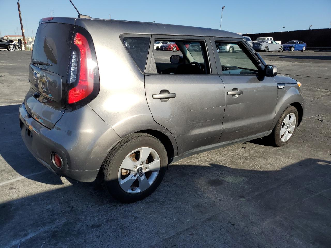 VIN KNDJN2A27J7536020 2018 KIA SOUL no.3