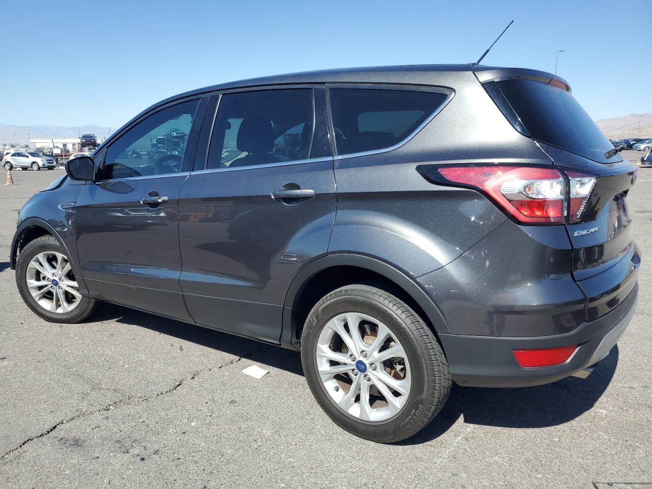 VIN 1FMCU0GD8HUE54961 2017 FORD ESCAPE no.2