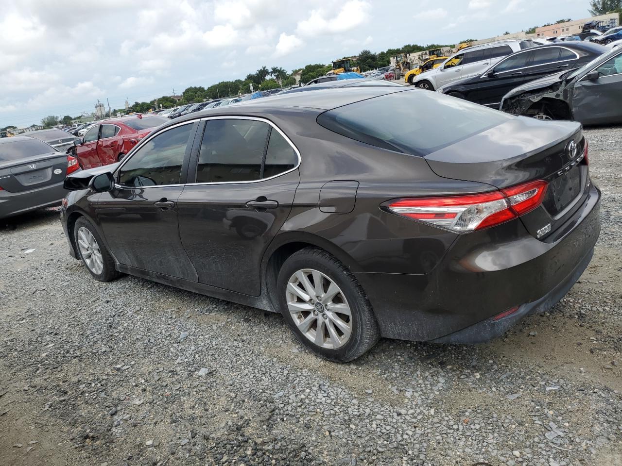 JTNB11HK8J3011065 2018 TOYOTA CAMRY - Image 2