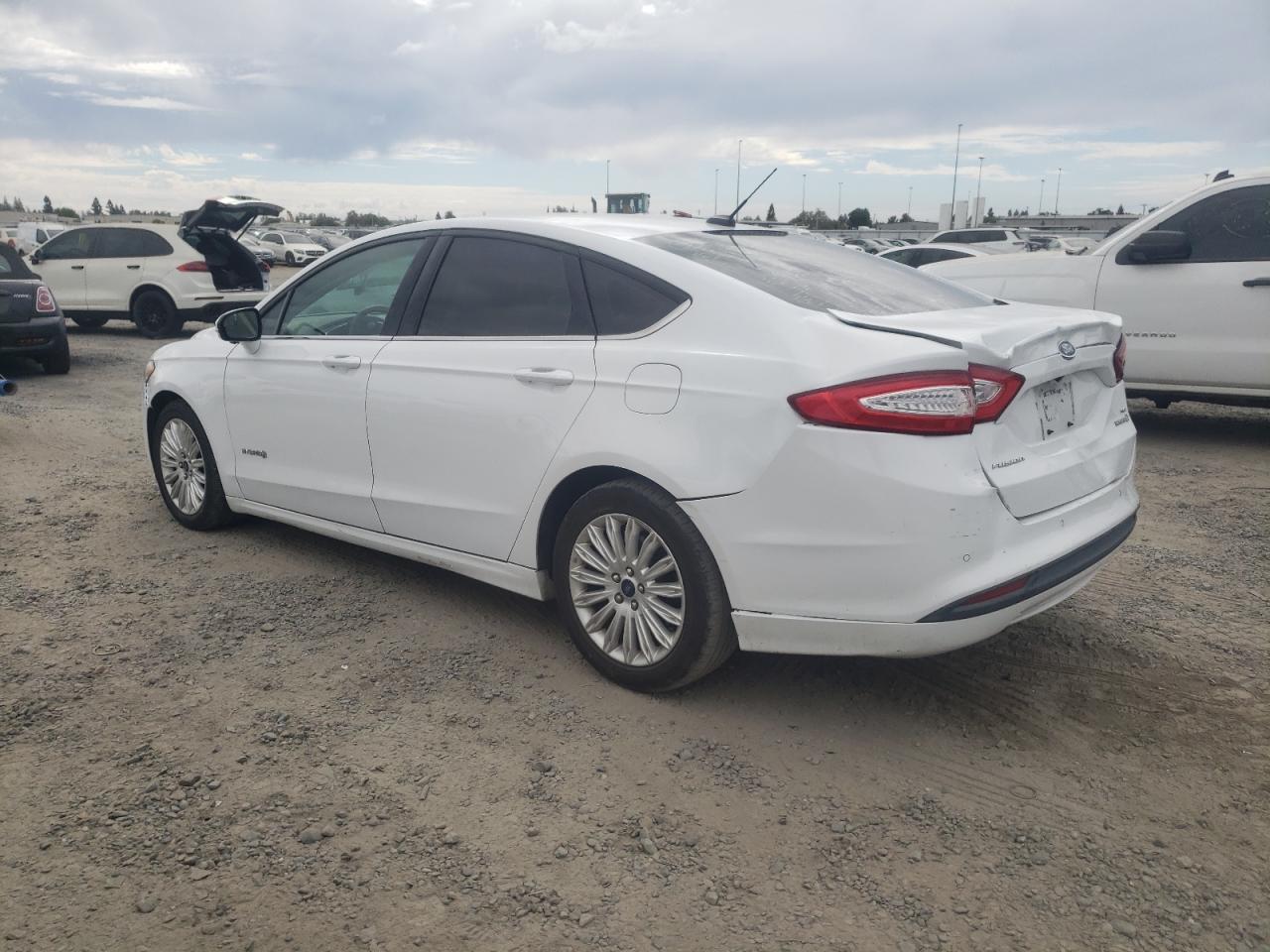 VIN 3FA6P0LU3GR388605 2016 FORD FUSION no.2