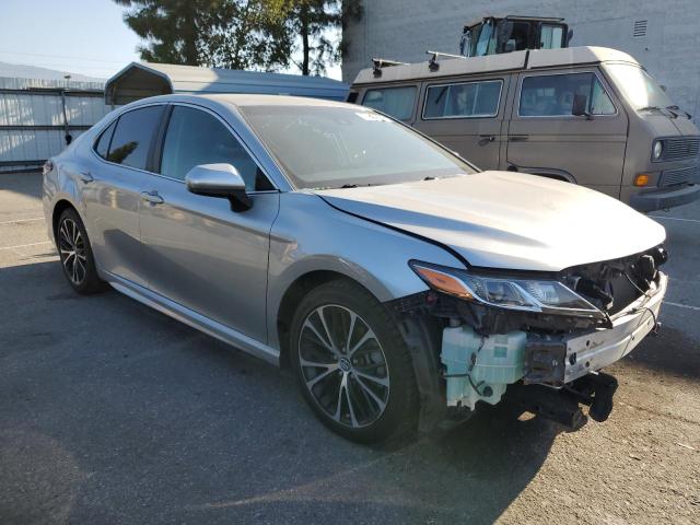  TOYOTA CAMRY 2018 Srebrny